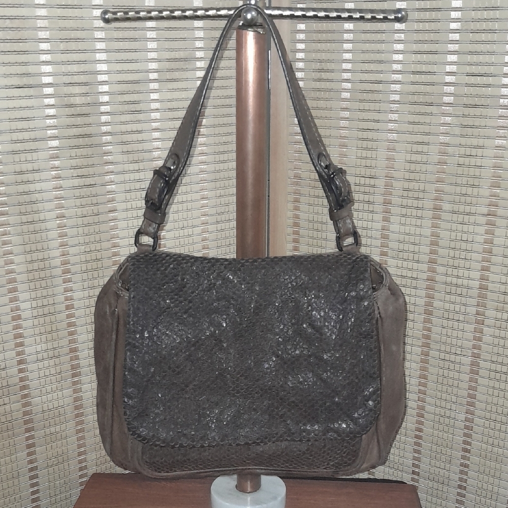 Caterina Lucci Chic Brown Leather Shoulder Bag with Textured Design